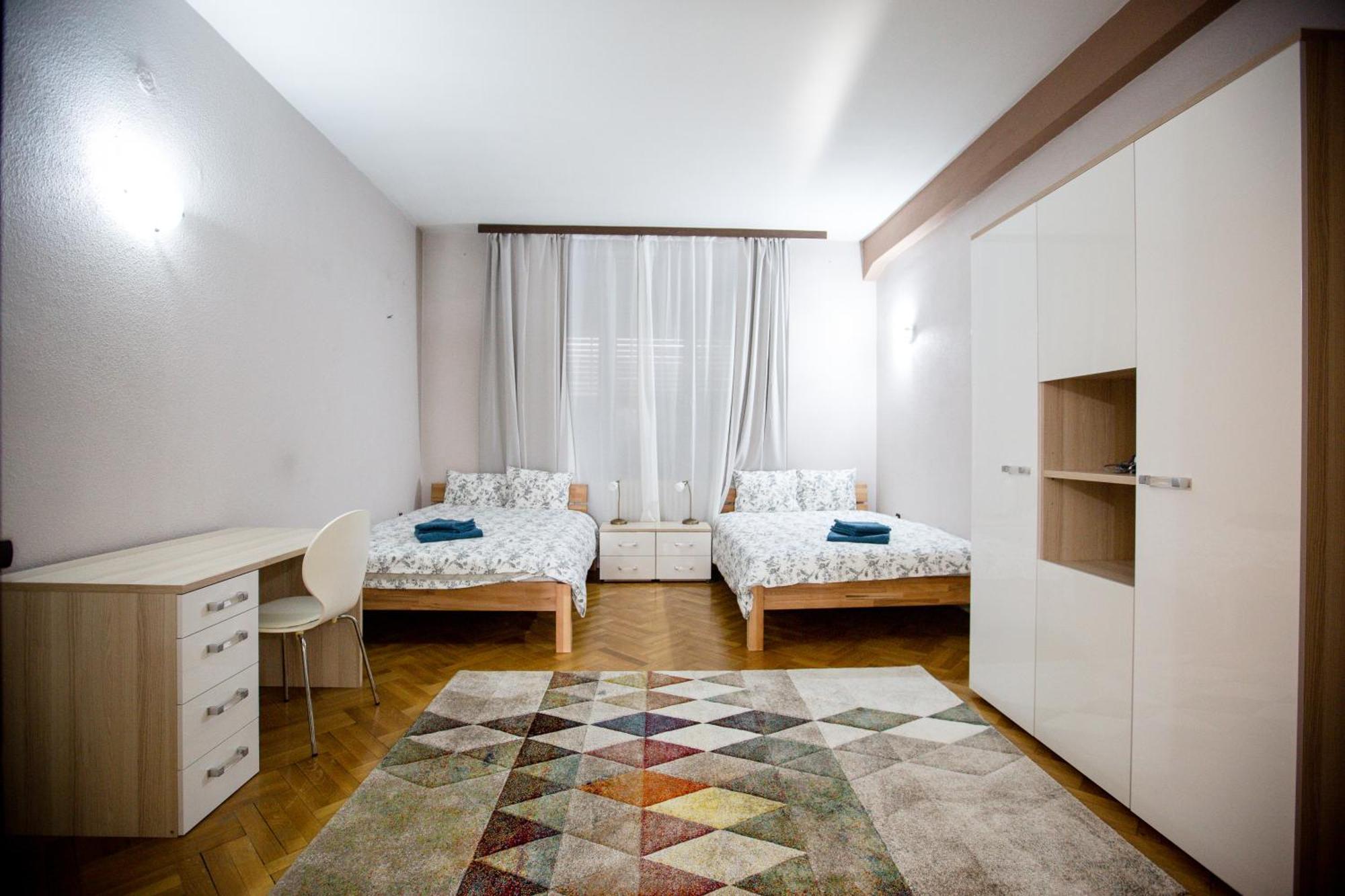 Spacious City View Apartment With Balcony บูคาเรสต์ ภายนอก รูปภาพ