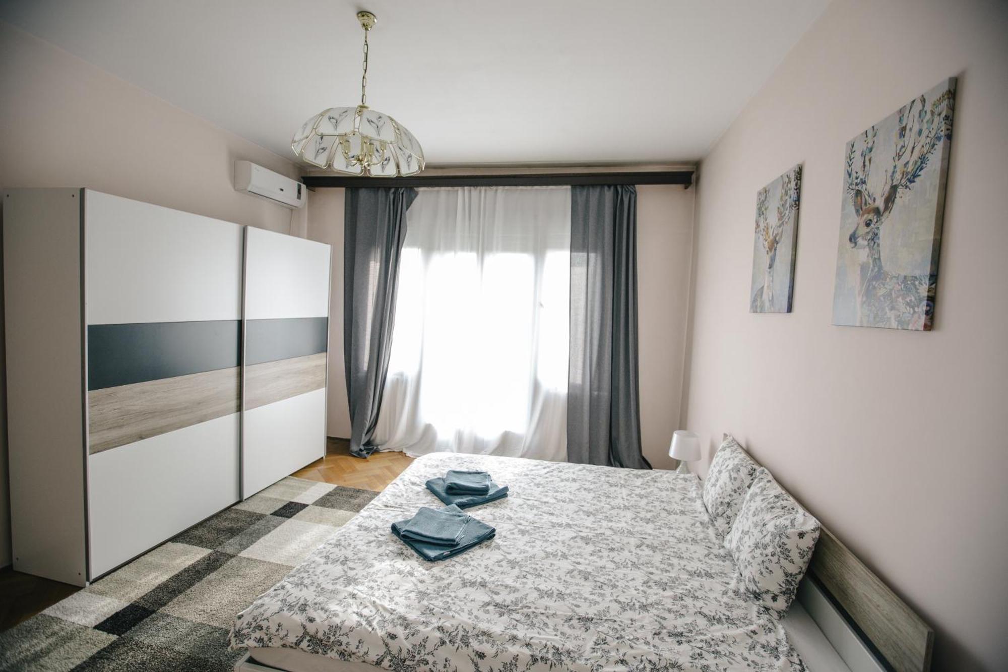 Spacious City View Apartment With Balcony บูคาเรสต์ ภายนอก รูปภาพ