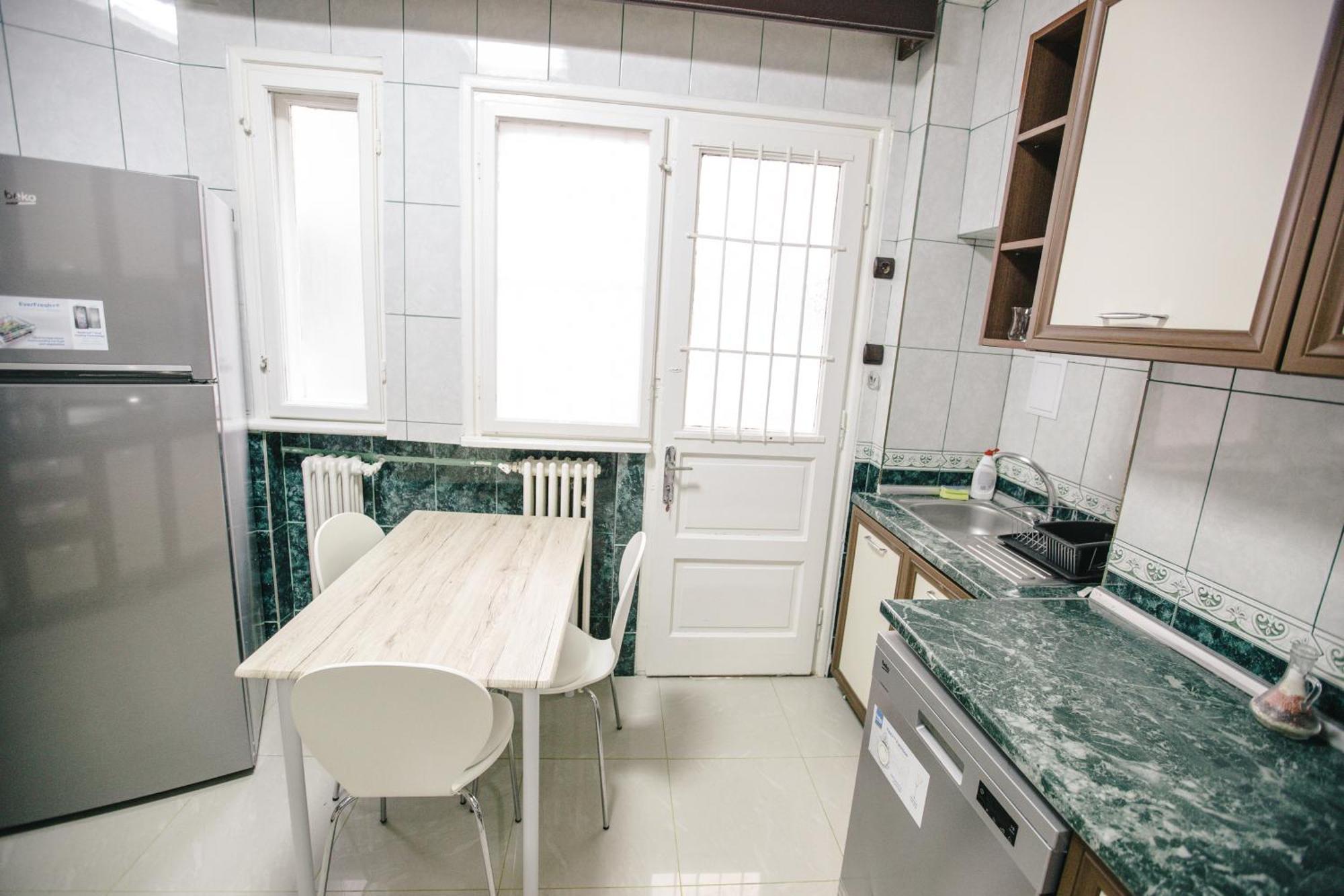 Spacious City View Apartment With Balcony บูคาเรสต์ ภายนอก รูปภาพ