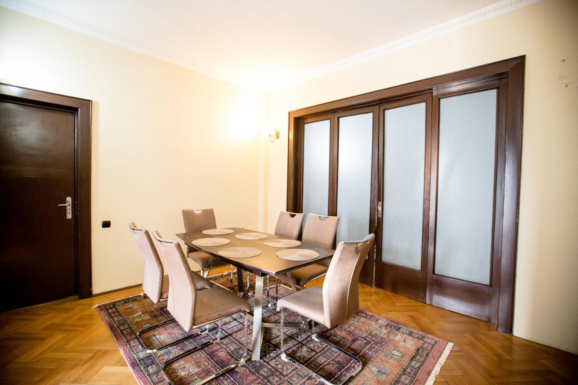 Spacious City View Apartment With Balcony บูคาเรสต์ ภายนอก รูปภาพ