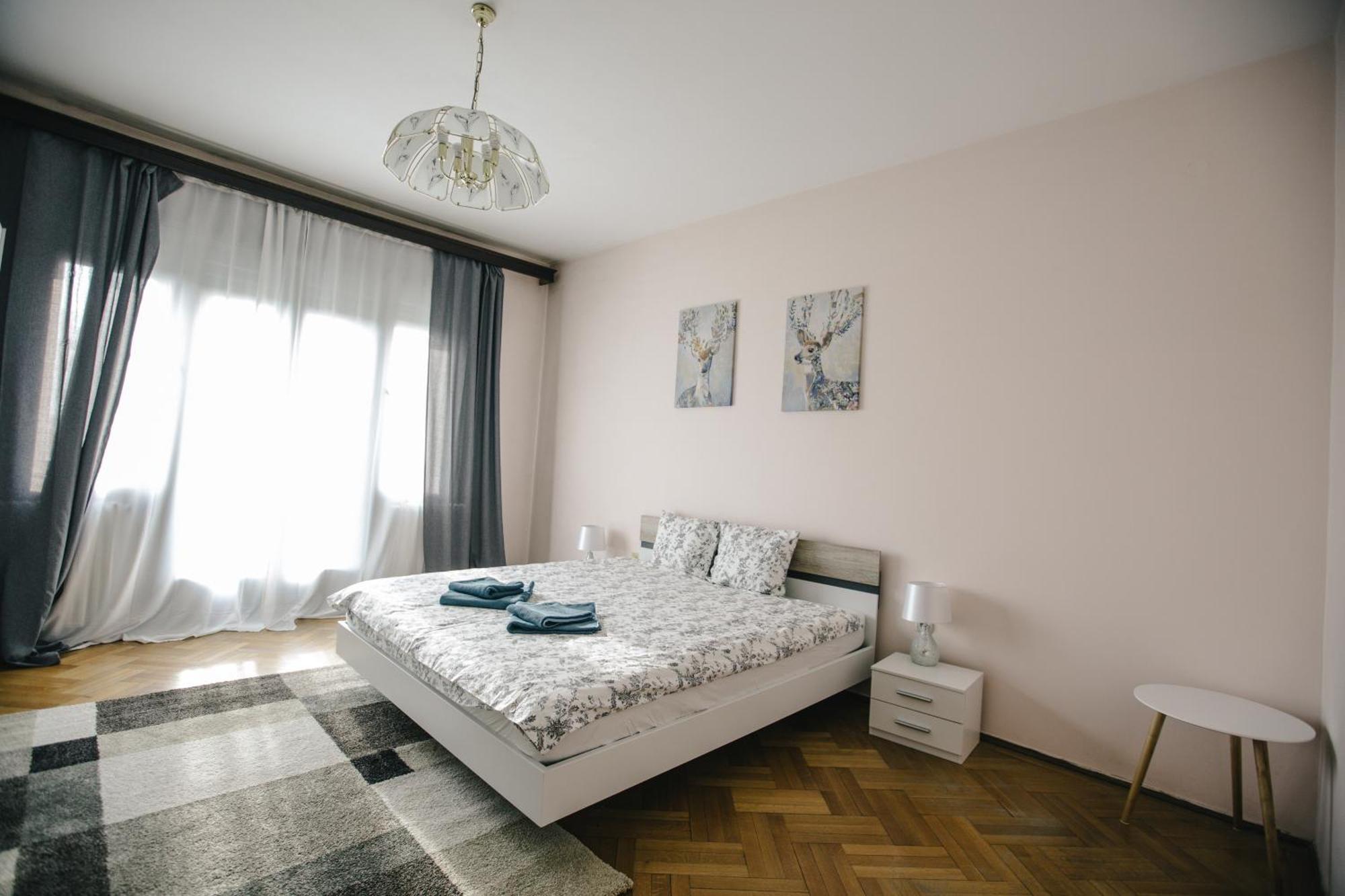 Spacious City View Apartment With Balcony บูคาเรสต์ ภายนอก รูปภาพ